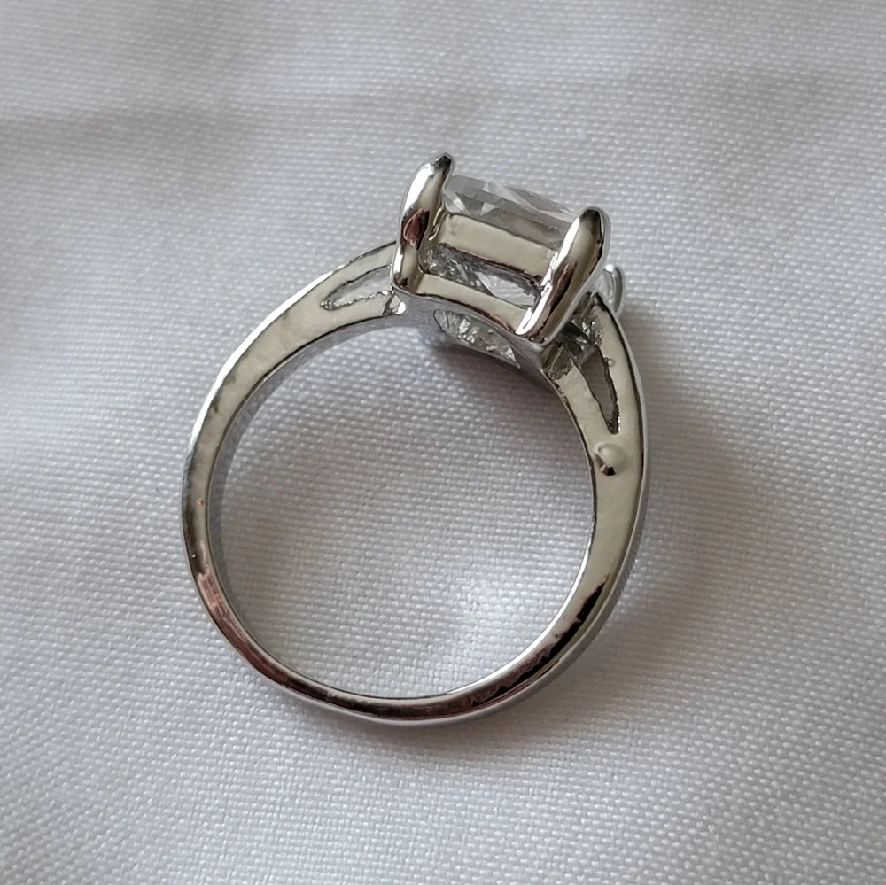 Ring solitaire faux